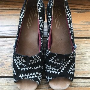 Toms wedge sandals size 7.5 black and silver